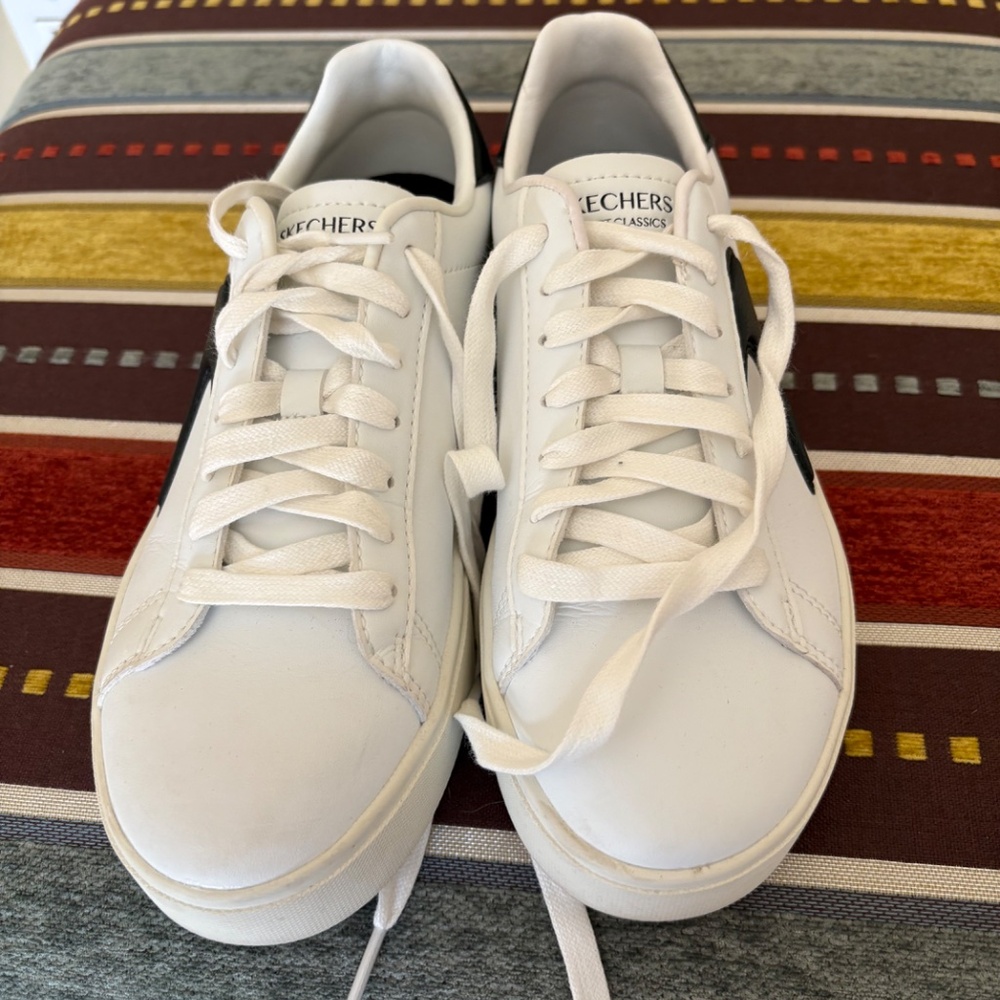 Womens Skechers size 6 1/2 - Picture 3 of 3